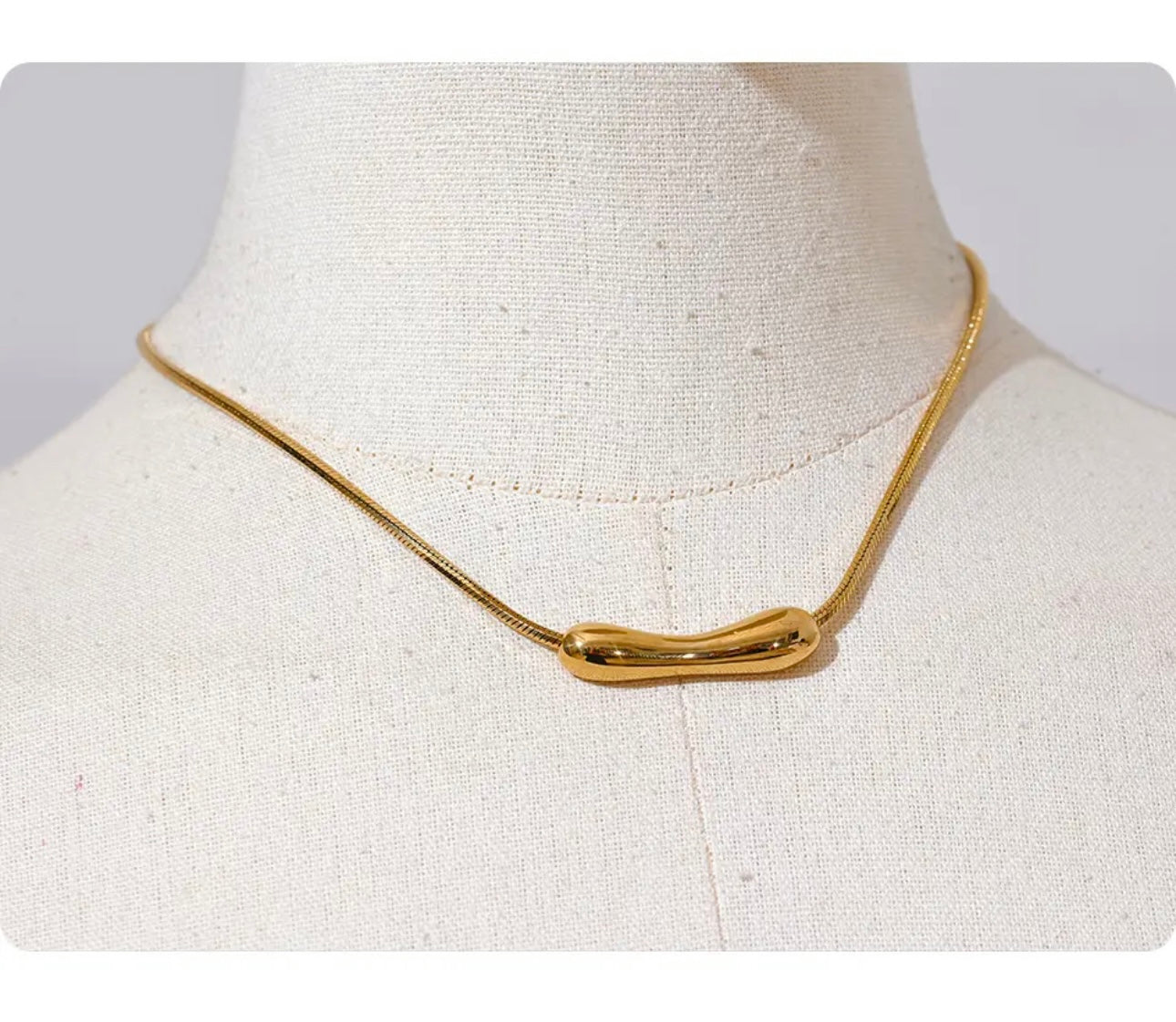 Clavicle Gold Necklace