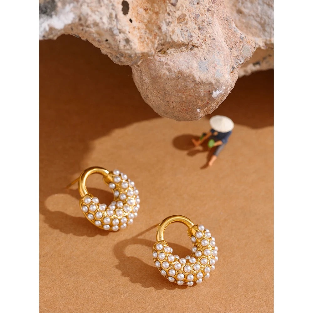 Pearl Round Studs