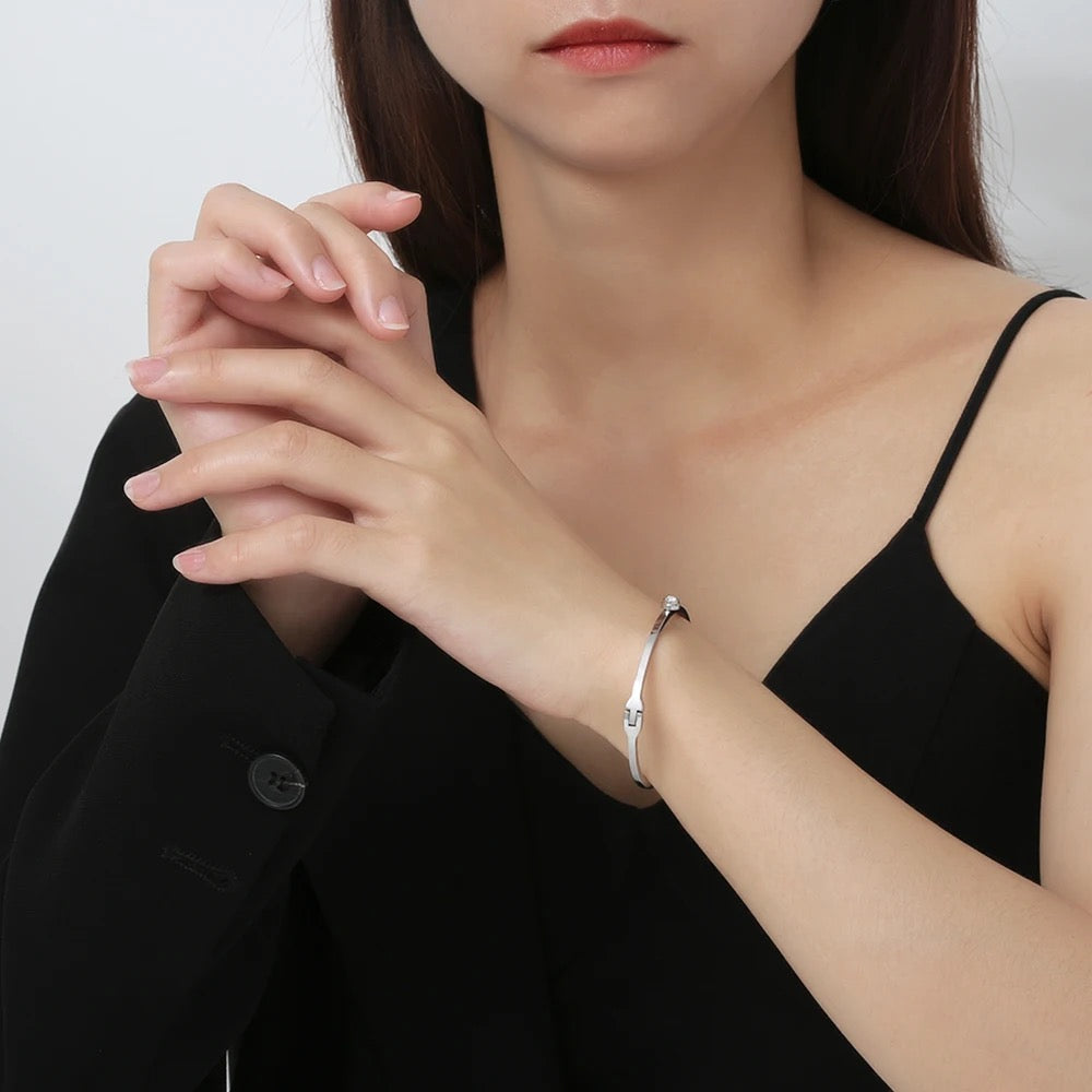 Dainty Solitaire Bangle