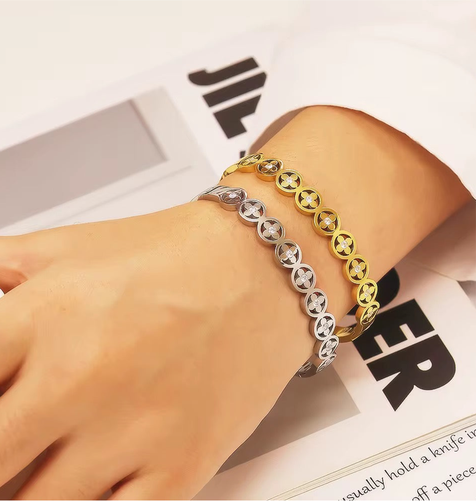 Diva Clover Bangle