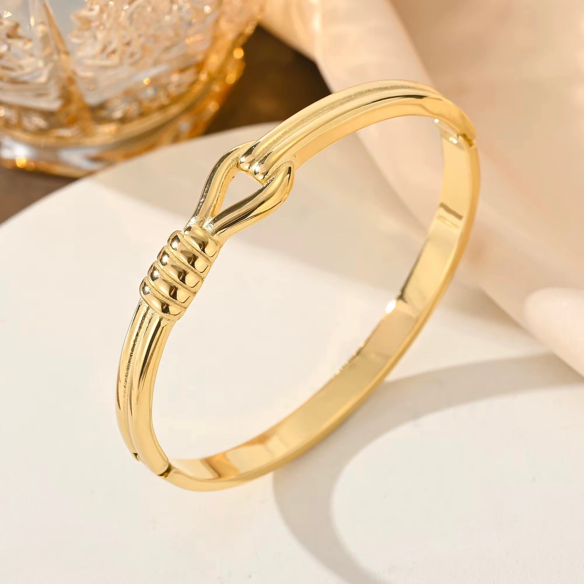 Love knot Bangle