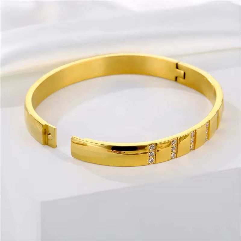 Stella Zircon Bangle