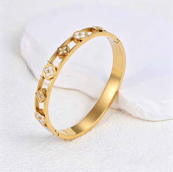 LVClover Bangle