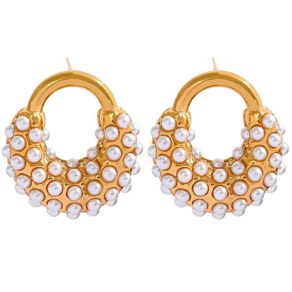 Pearl Round Studs