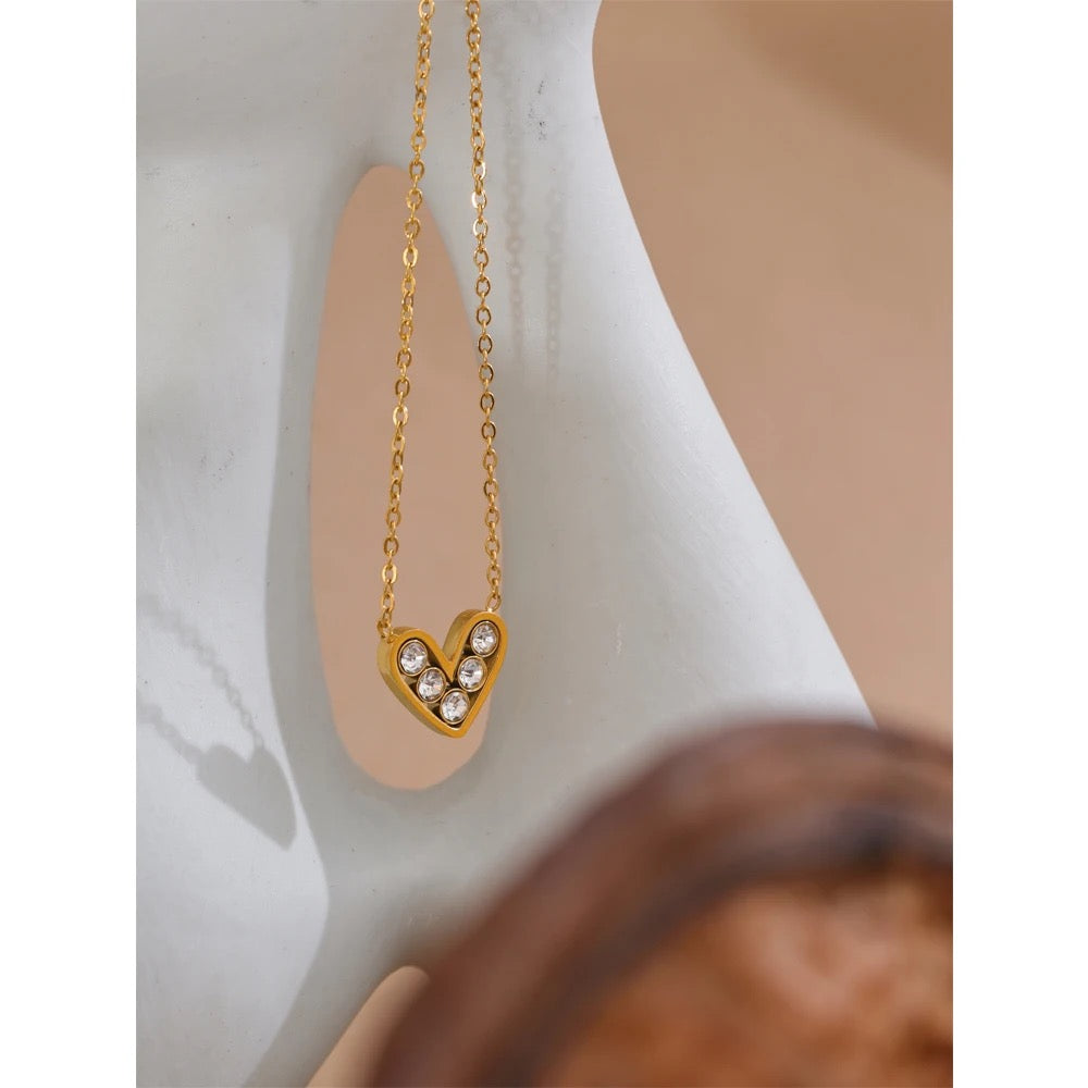 Round Zirconia Heart Necklace