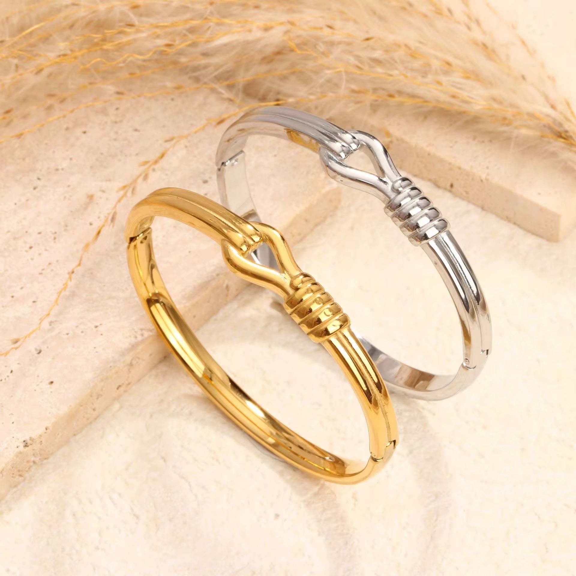 Love knot Bangle