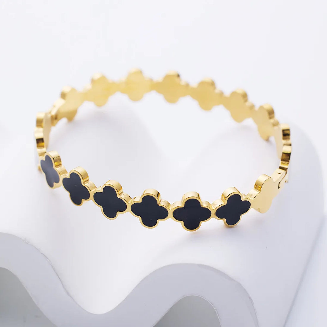 BGW Clover Bangle