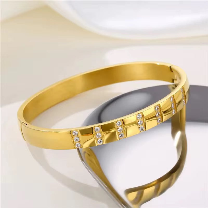 Stella Zircon Bangle