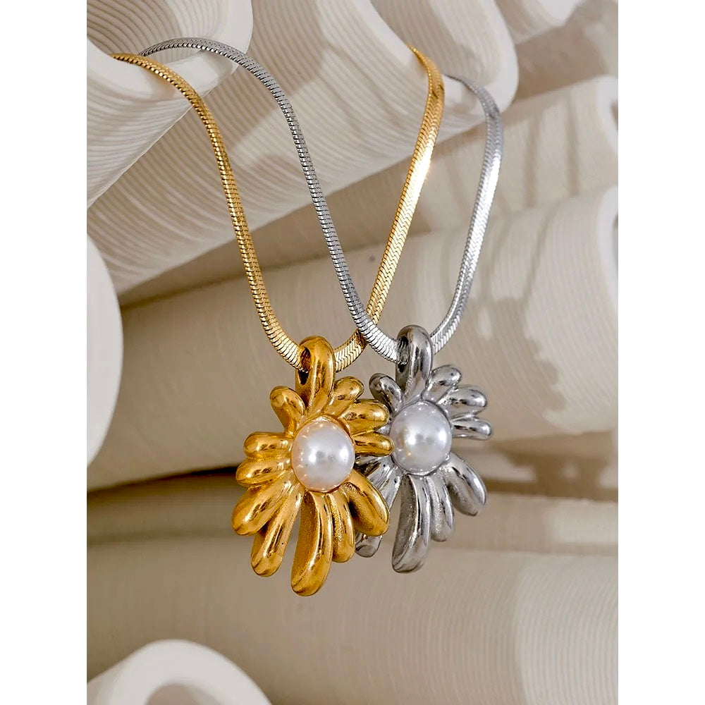Pearl Flower Pendant
