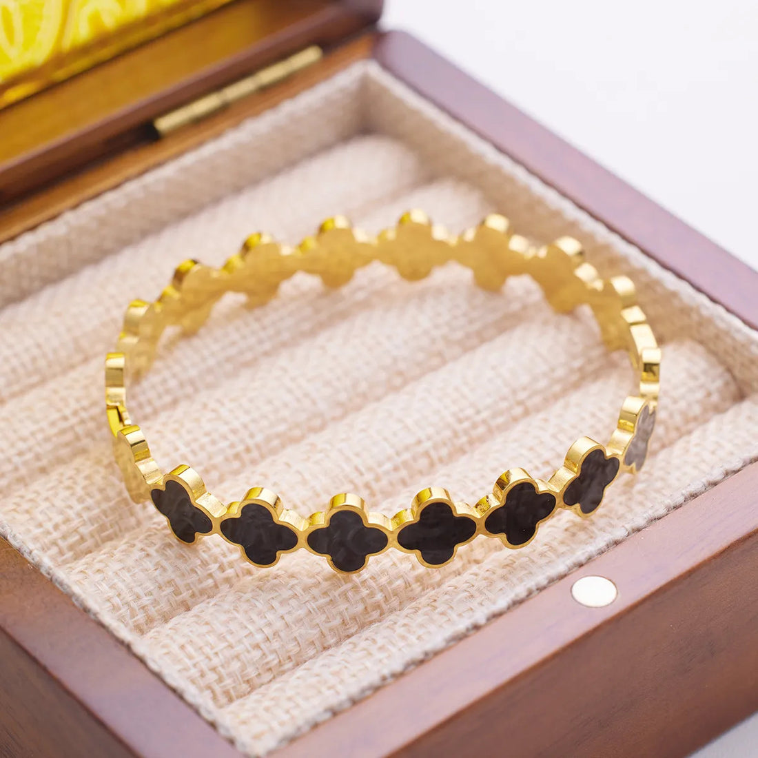 BGW Clover Bangle